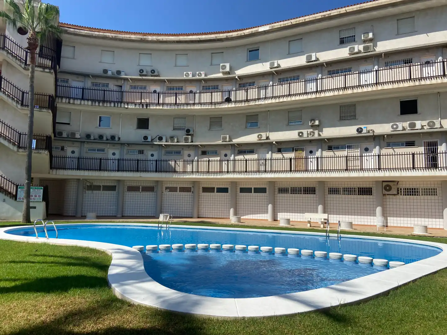 Piscina de Apartamento de alquiler en L'Alfàs del Pi con Aire acondicionado, Calefacción y Terraza