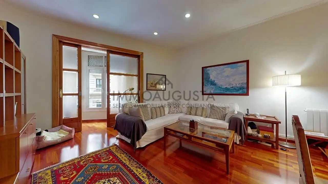 Sala d'estar de Pis en venda en Barcelona amb Aire condicionat, Calefacció i Parquet
