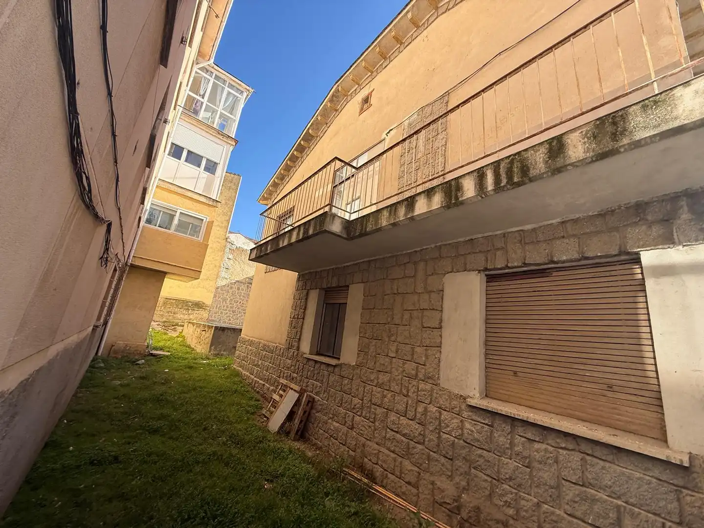 Vista exterior de Casa o xalet en venda en Ávila amb Calefacció, Jardí privat i Piscina