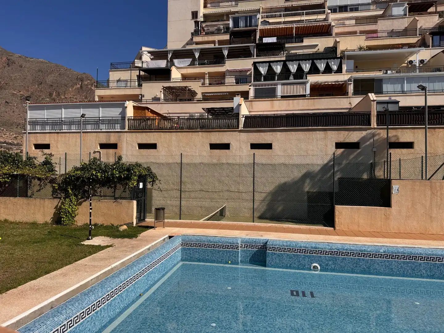 Piscina de Apartamento en venta en Roquetas de Mar con Aire acondicionado, Terraza y Amueblado