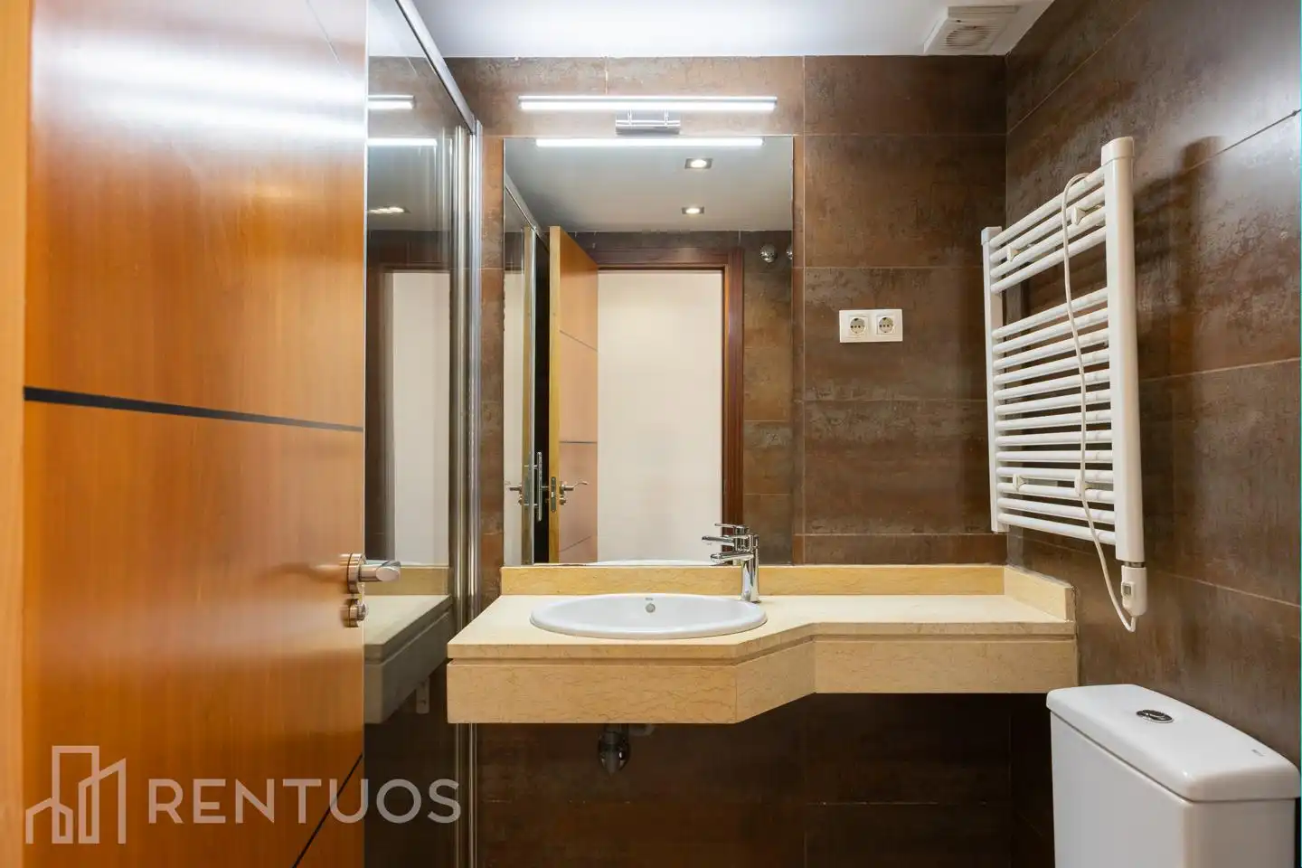 Badezimmer von Wohnung zur Miete in Madrid mit Klimaanlage, Parkett und Gemeinschaftspool