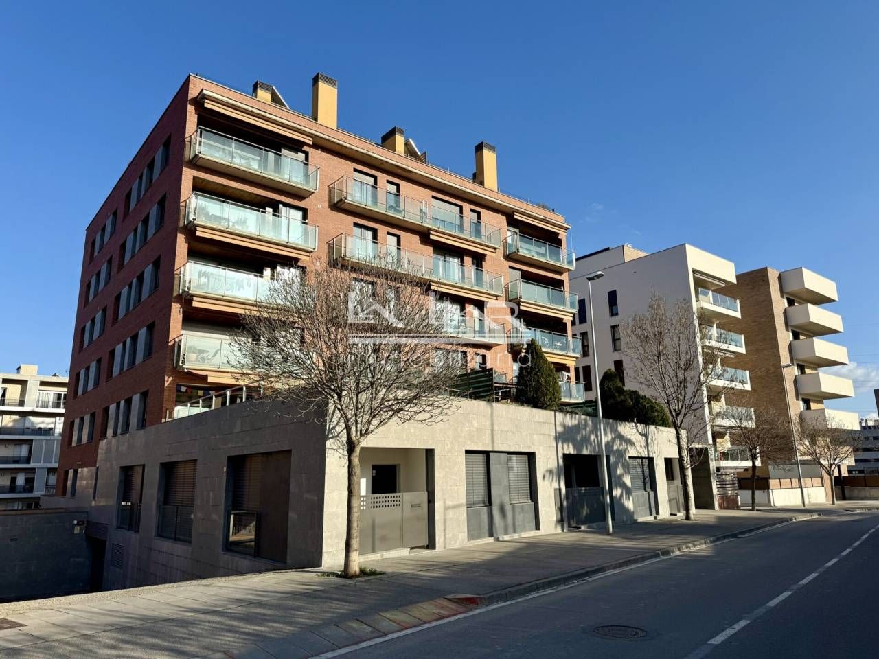 Vista exterior de Pis en venda en Vic amb Calefacció, Parquet i Terrassa