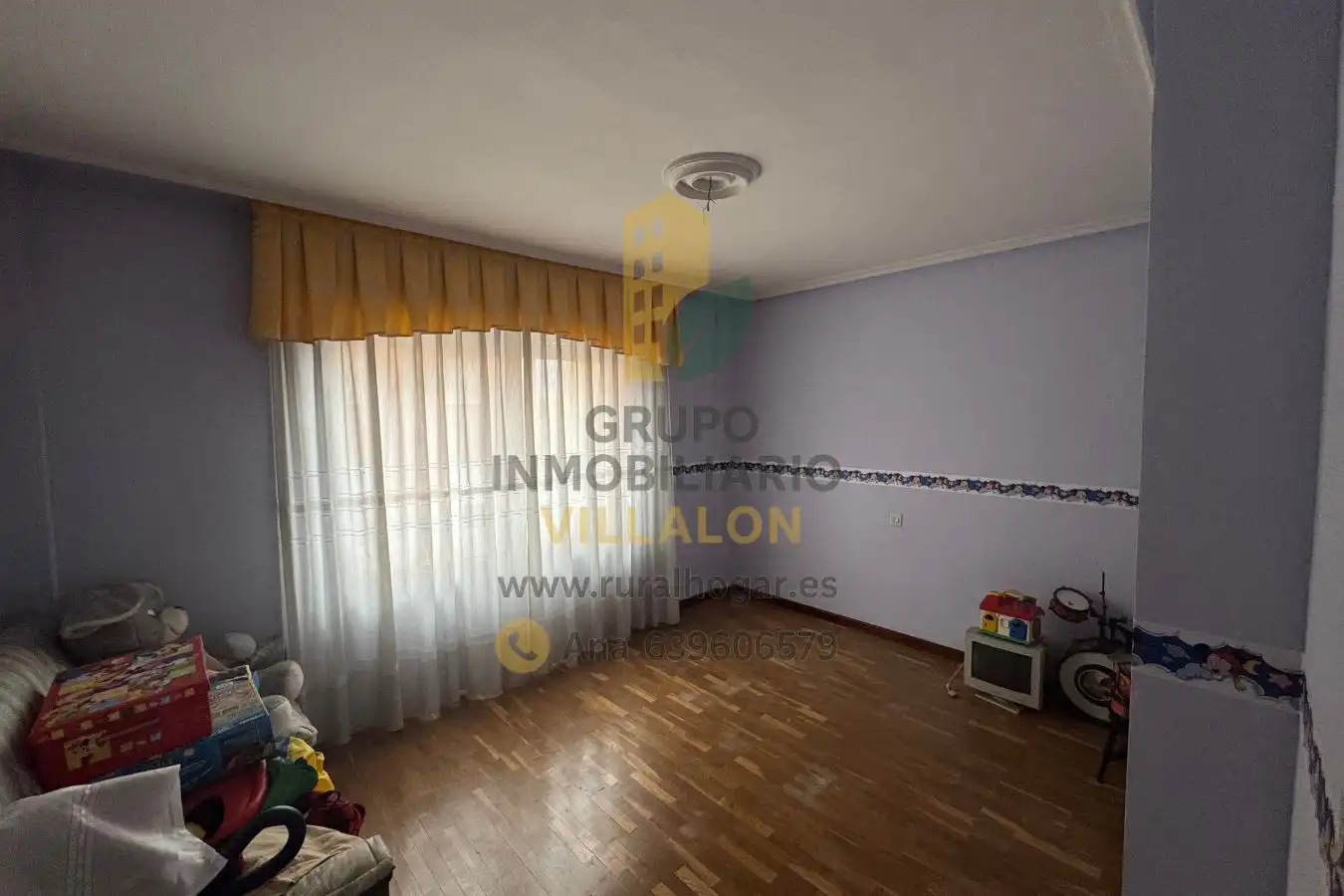 Living room of Flat for sale in León Capital   with Heating, Terrace and Furnished