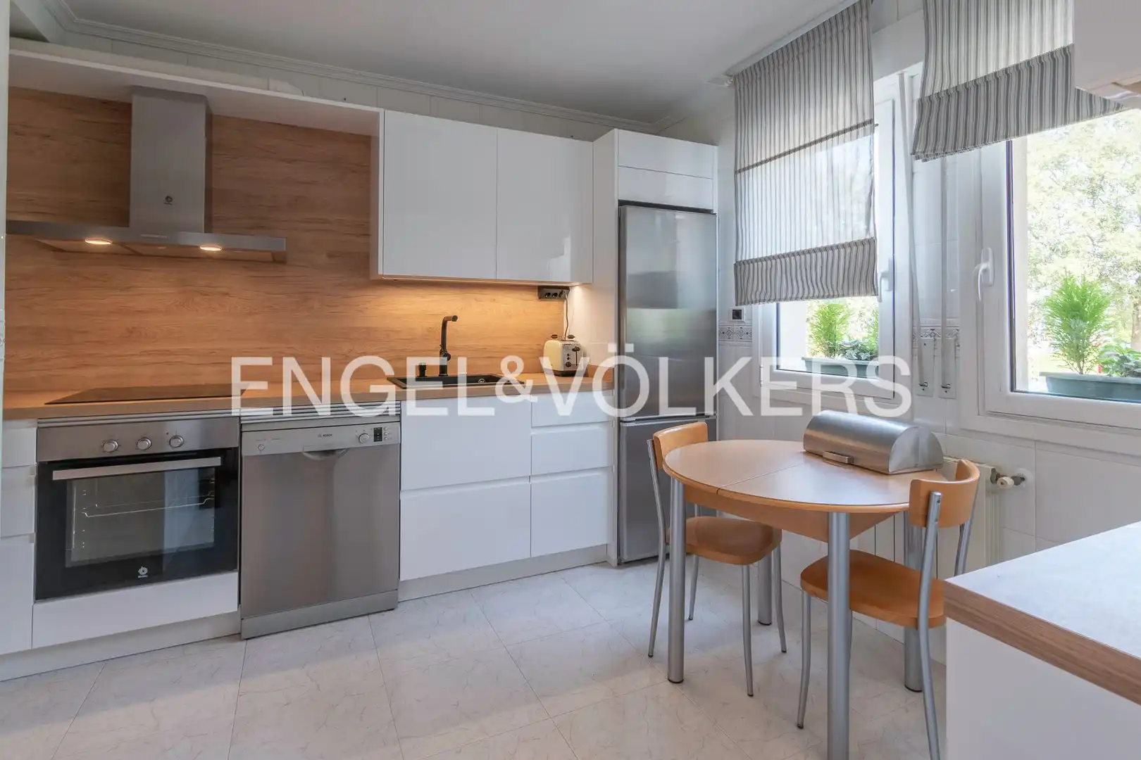 Küche von Einfamilien-Reihenhaus zum Verkauf in Gamiz-Fika mit Heizung, Privatgarten und Terrasse