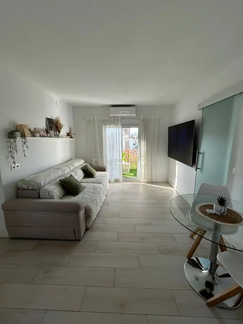 Living room of Apartments for sale in Vilanova i la Geltrú  with Air Conditioner, Oven and Washing machine