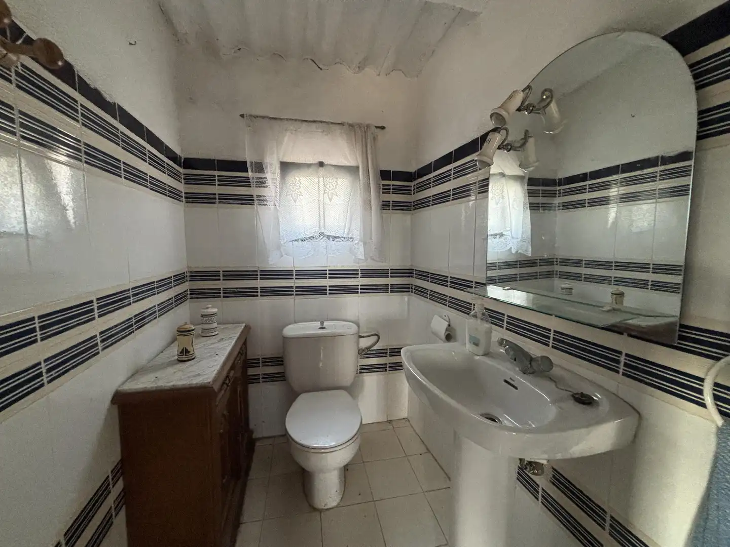 Badezimmer von Country house zum Verkauf in La Ràpita mit Privatgarten