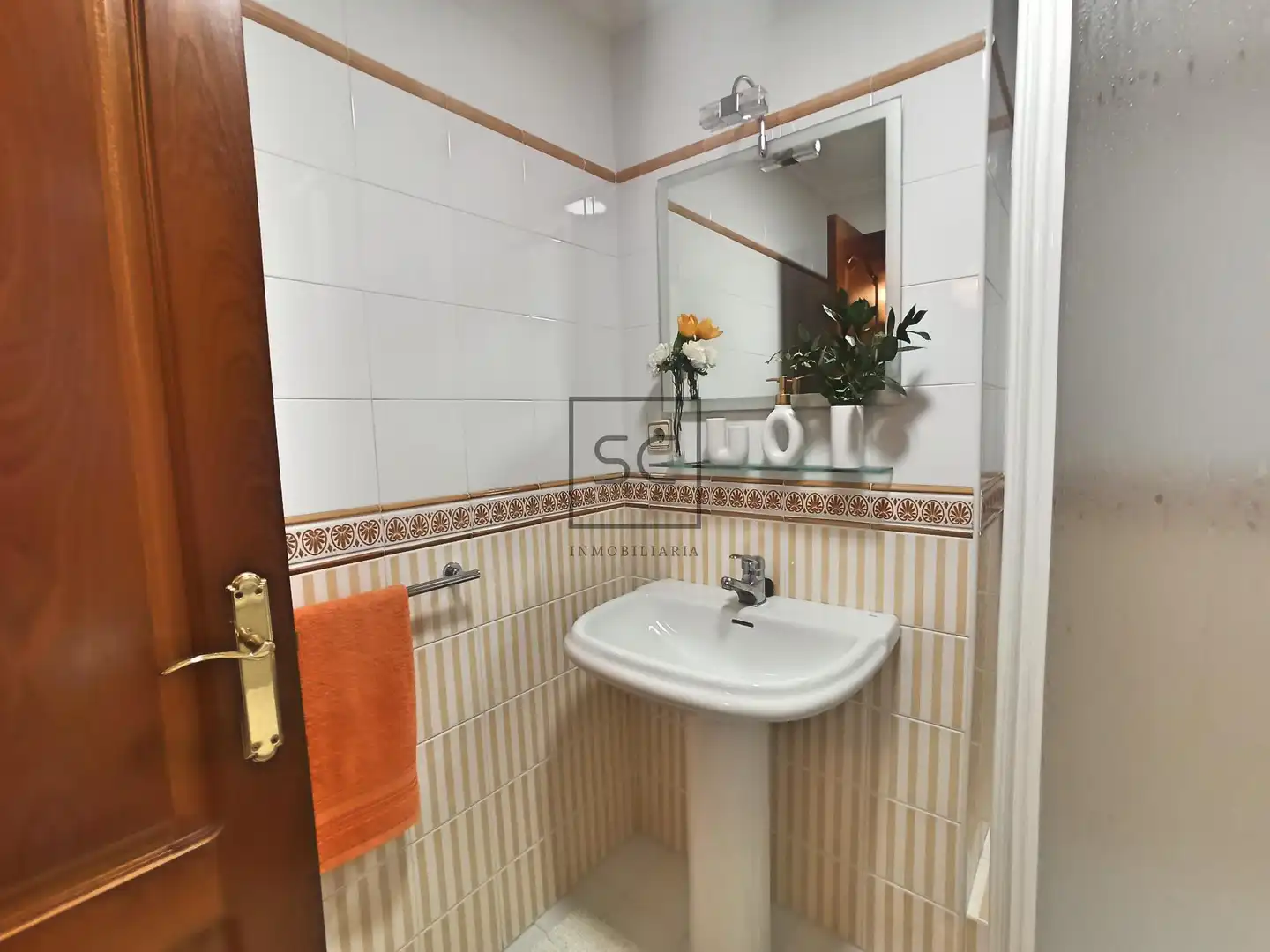 Bathroom of Apartments for rent in Ferrol  with Heating and Furnished