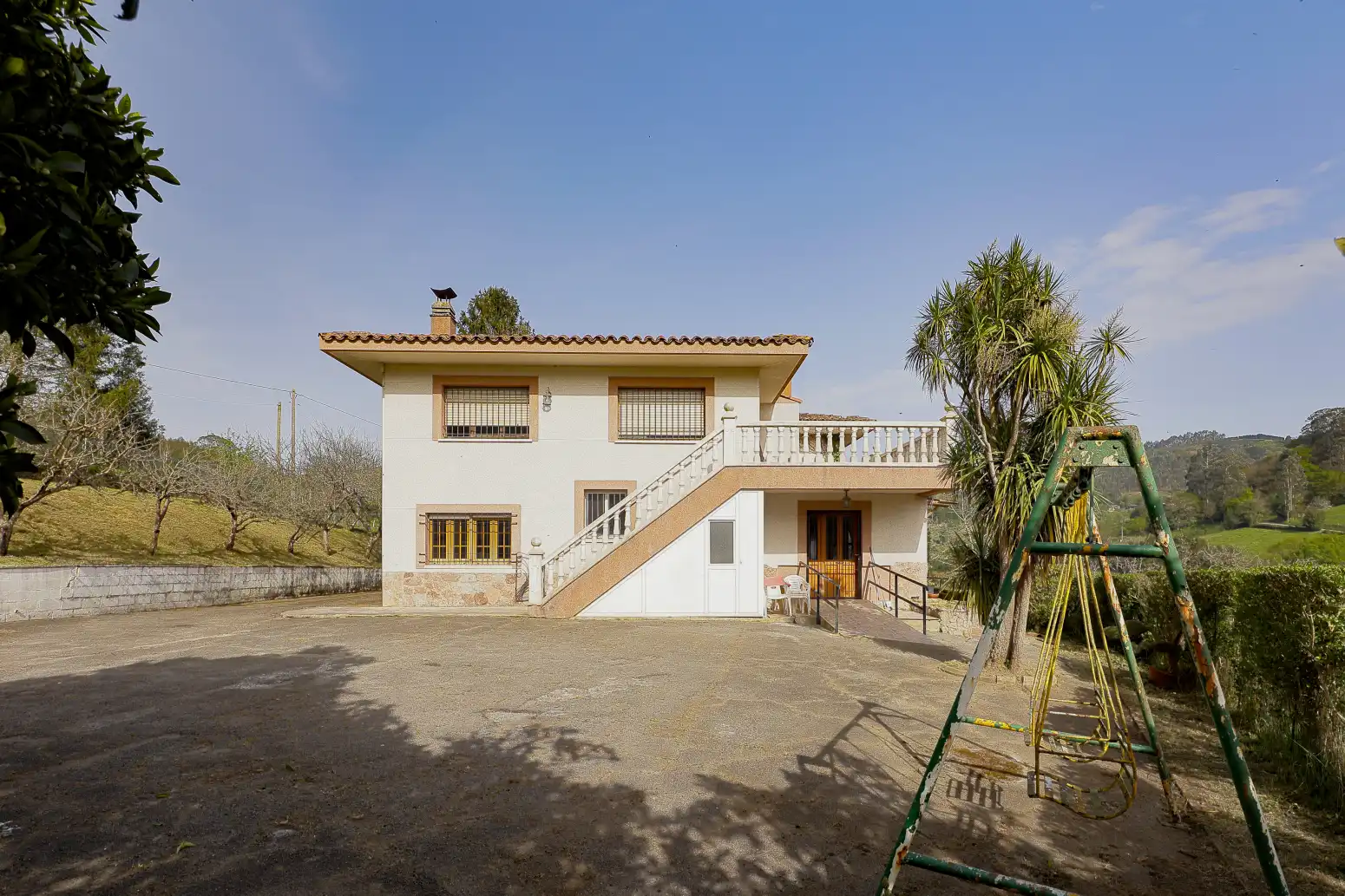 Vista exterior de Casa o xalet en venda en Gijón  amb Calefacció, Parquet i Terrassa