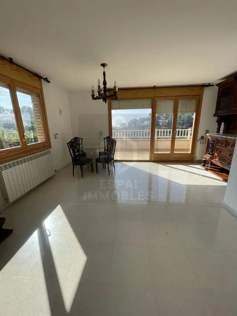 Sala d'estar de Casa o xalet en venda en Castellnou de Bages