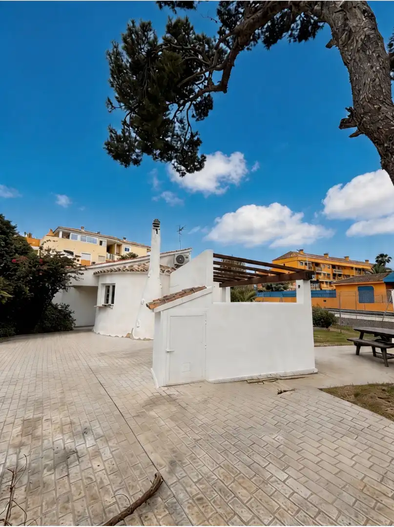 Vista exterior de Casa o xalet de lloguer en Dénia amb Aire condicionat, Calefacció i Jardí privat