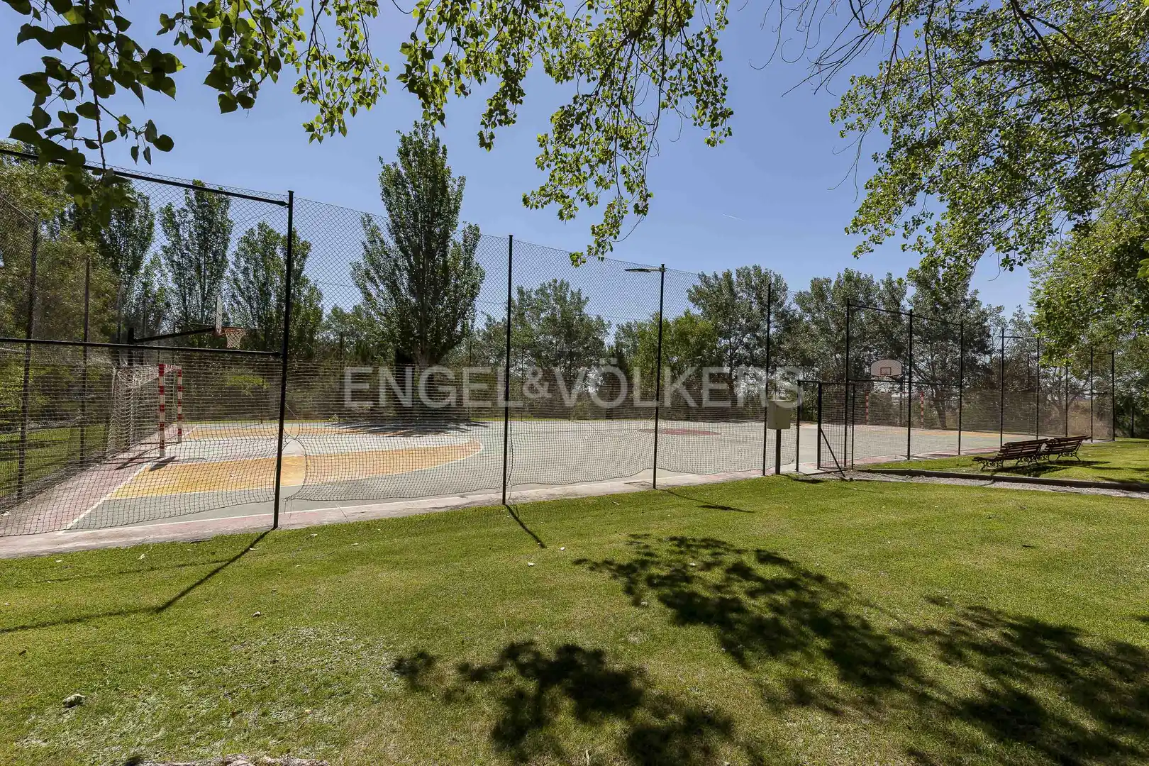 Maisonette zur Miete in La Moraleja mit Klimaanlage, Heizung und Privatgarten