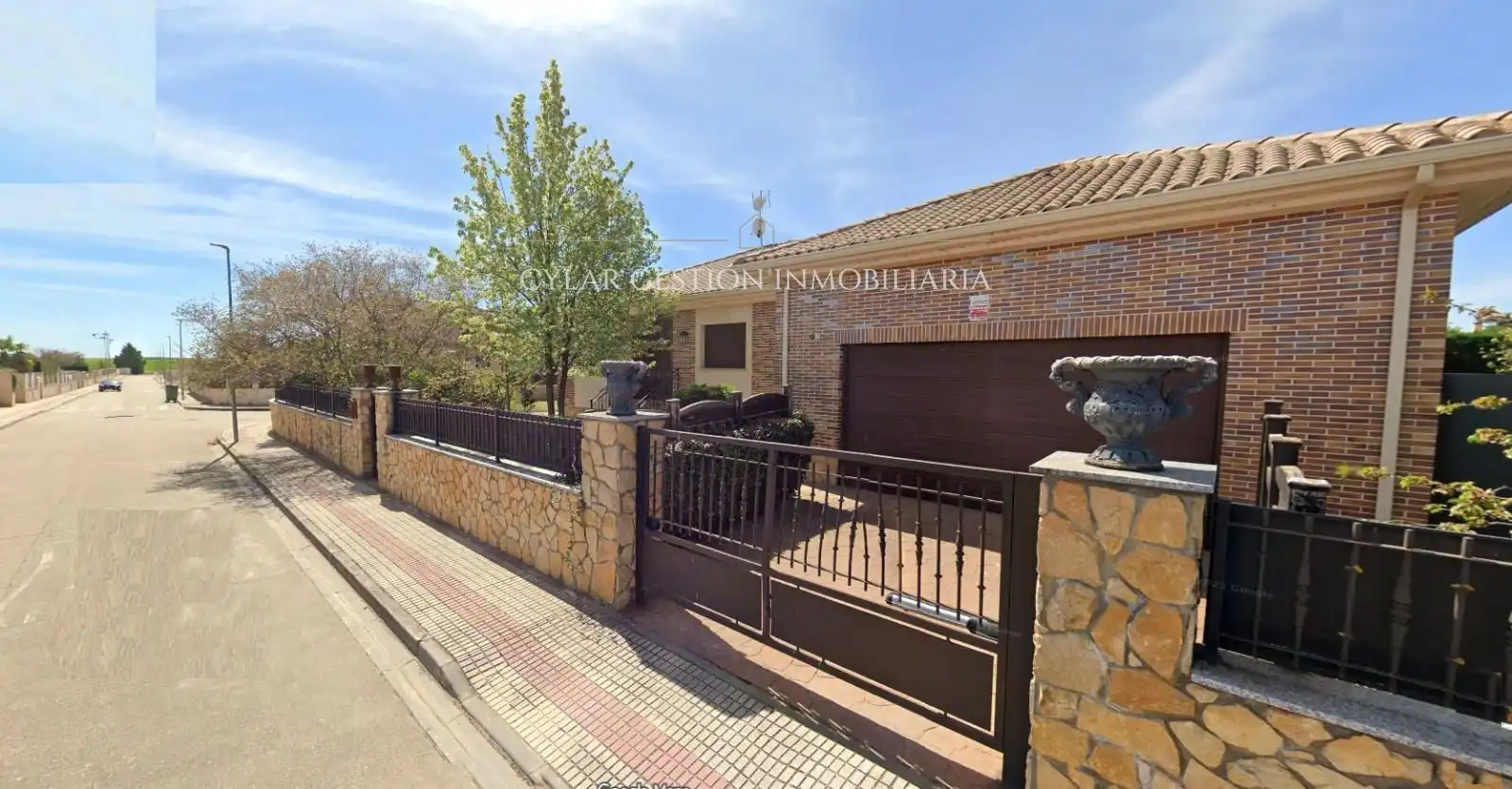 Vista exterior de Casa o chalet en venta en San Cristóbal de la Cuesta con Calefacción, Parquet y Terraza