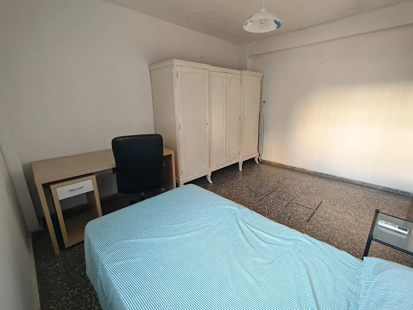 Habitación de Piso de alquiler en Granada con Aire acondicionado, Amueblado y Lavadora