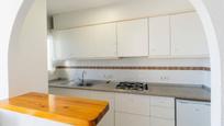 Cuina de Casa adosada en venda en Calpe / Calp amb Aire condicionat, Jardí privat i Piscina