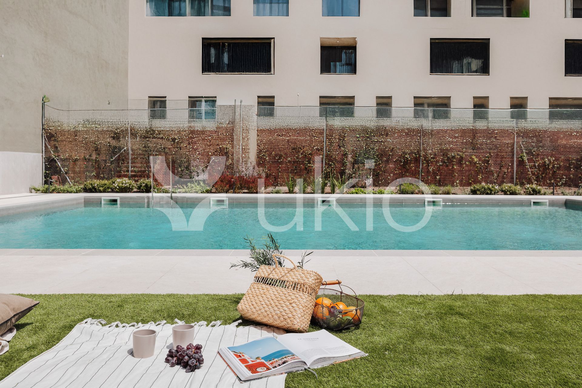 Swimming pool of Apartment to rent in  Barcelona Capital  with Air Conditioner, Heating and Furnished
