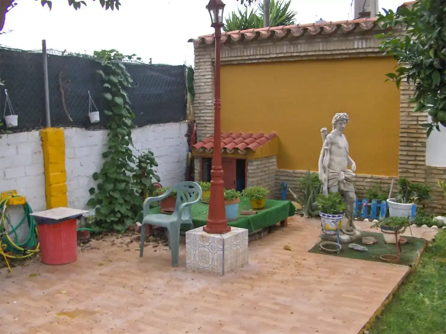 Terrassa de Pis de lloguer en Gines amb Aire condicionat, Jardí privat i Piscina