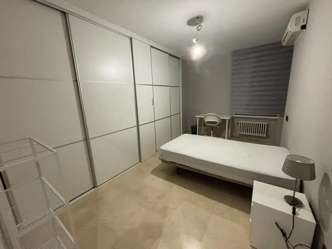 Bedroom of Flat for rent in Granada  with Air Conditioner and Furnished