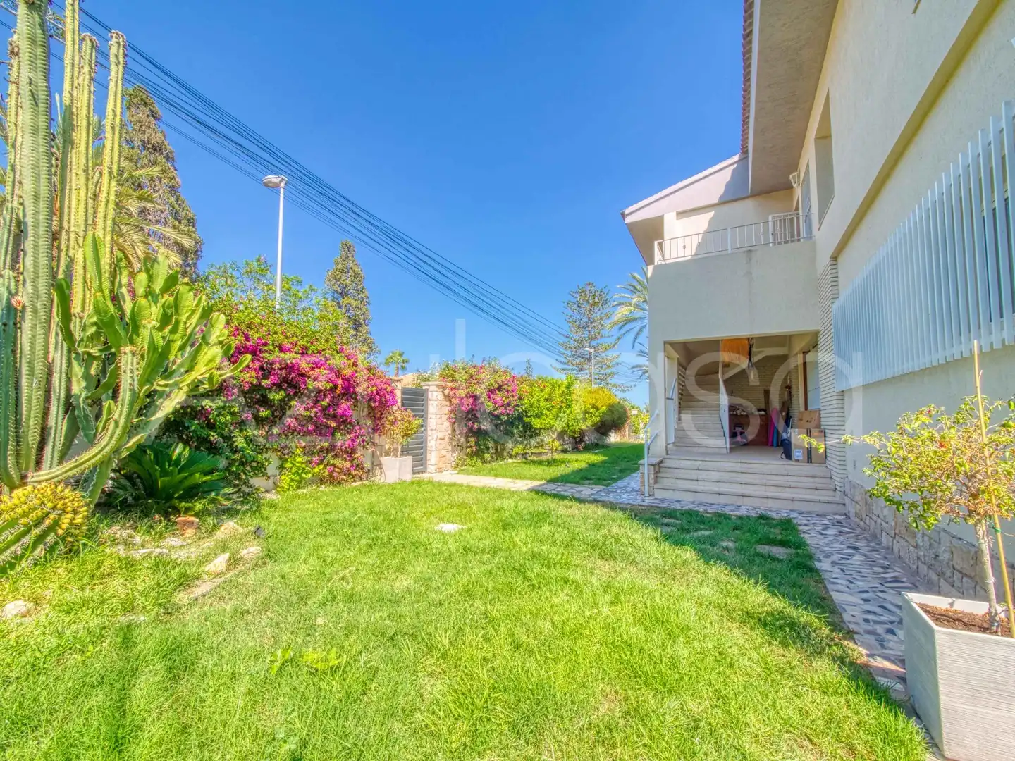 Vista exterior de Casa o xalet en venda en Sant Joan d'Alacant amb Aire condicionat, Calefacció i Jardí privat