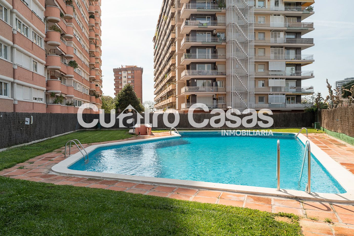 Swimming pool of Flat for sale in  Barcelona Capital  with Air Conditioner, Heating and Oven