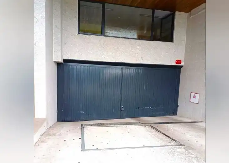 Aparcament amb ascensor en venda a Rúa Víctor Velasco, imagen 2