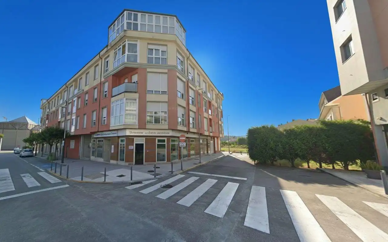 Außenansicht von Garage zum Verkauf in Xove