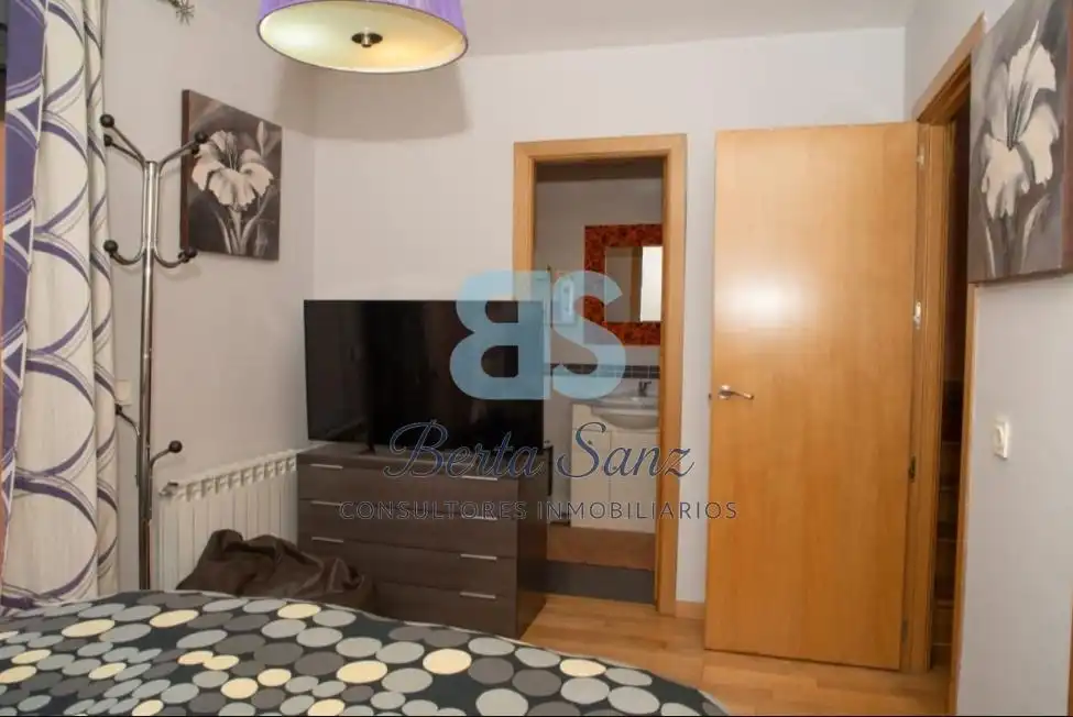 Habitación de Casa adosada en venta en Pioz con Aire acondicionado, Calefacción y Jardín privado