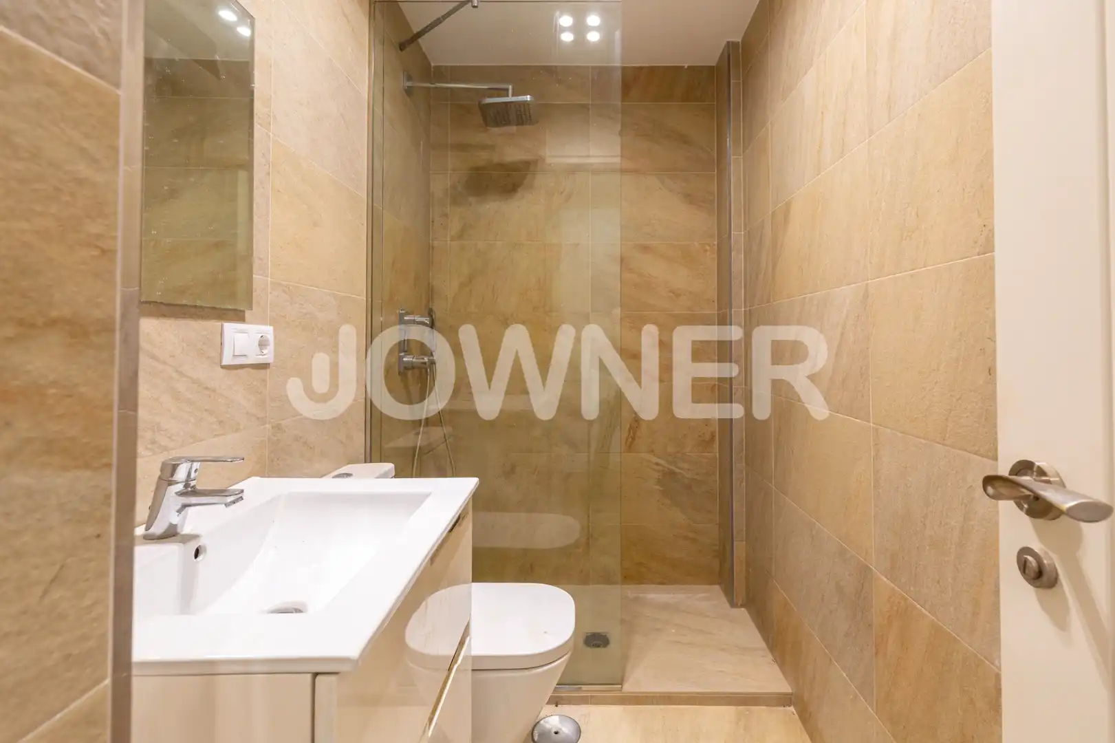 Baño de Piso de alquiler en Madrid con Calefacción, Terraza y Horno