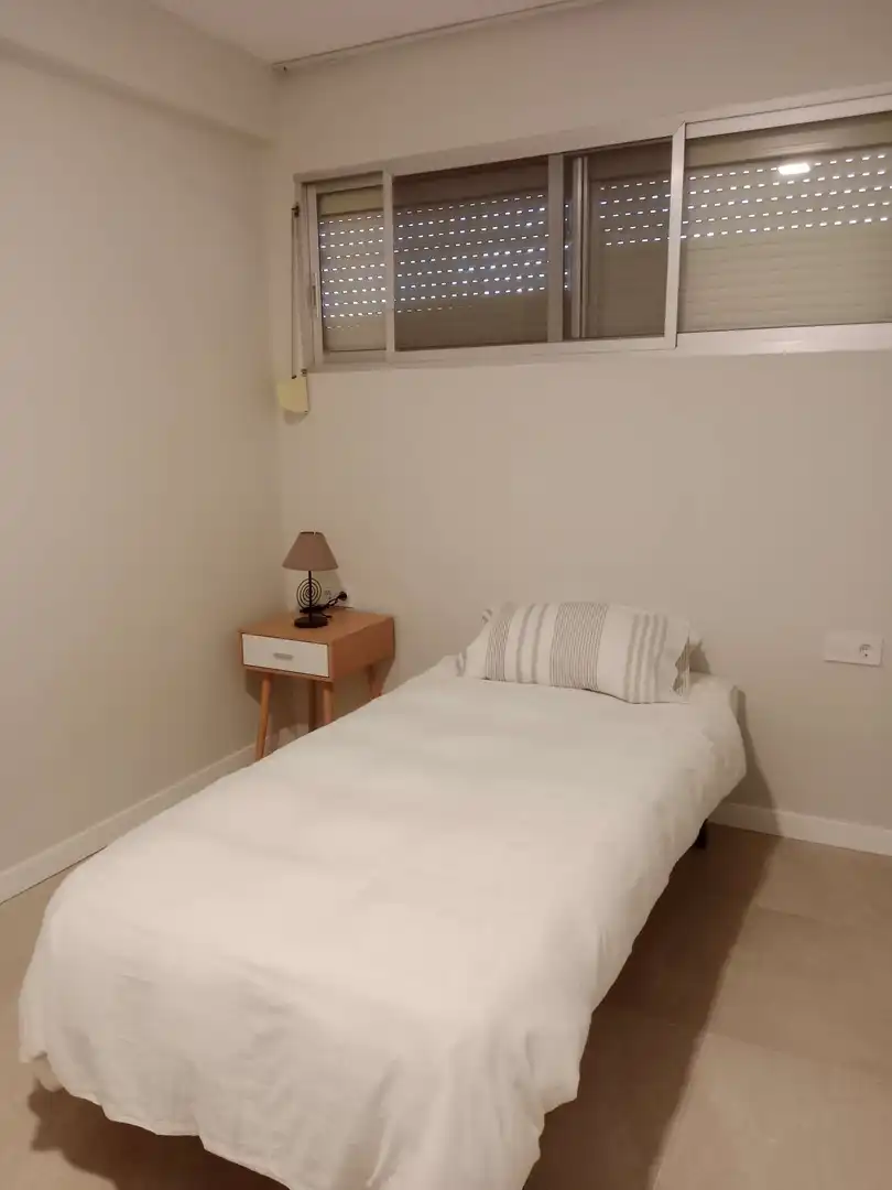Dormitori de Apartament per a compartir en Alicante / Alacant amb Aire condicionat, Terrassa i Moblat