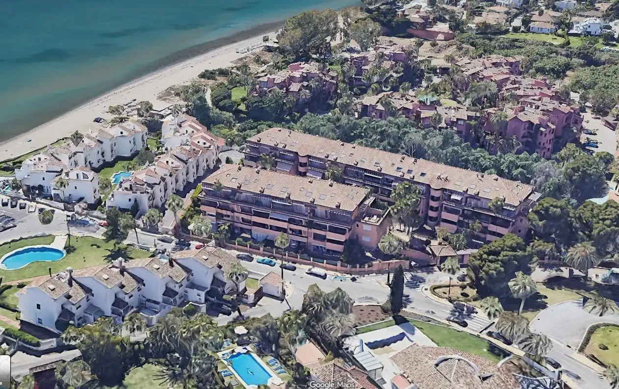 Vista exterior de Piso en venta en Marbella con Jardín privado, Terraza y Balcón