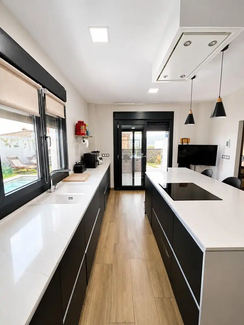 Cocina de Casa o chalet en venta en Málaga con Aire acondicionado, Calefacción y Jardín privado