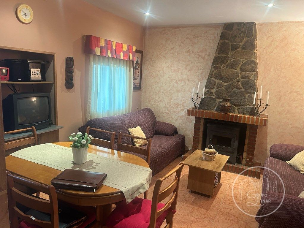 Sala d'estar de Casa o xalet en venda en Pedro Bernardo amb Terrassa