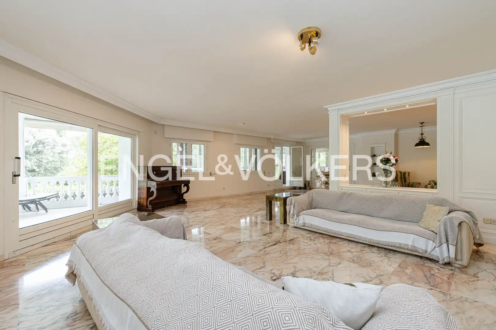 Sala de estar de Casa o chalet en venta en Pozuelo de Alarcón con Aire acondicionado, Calefacción y Jardín privado