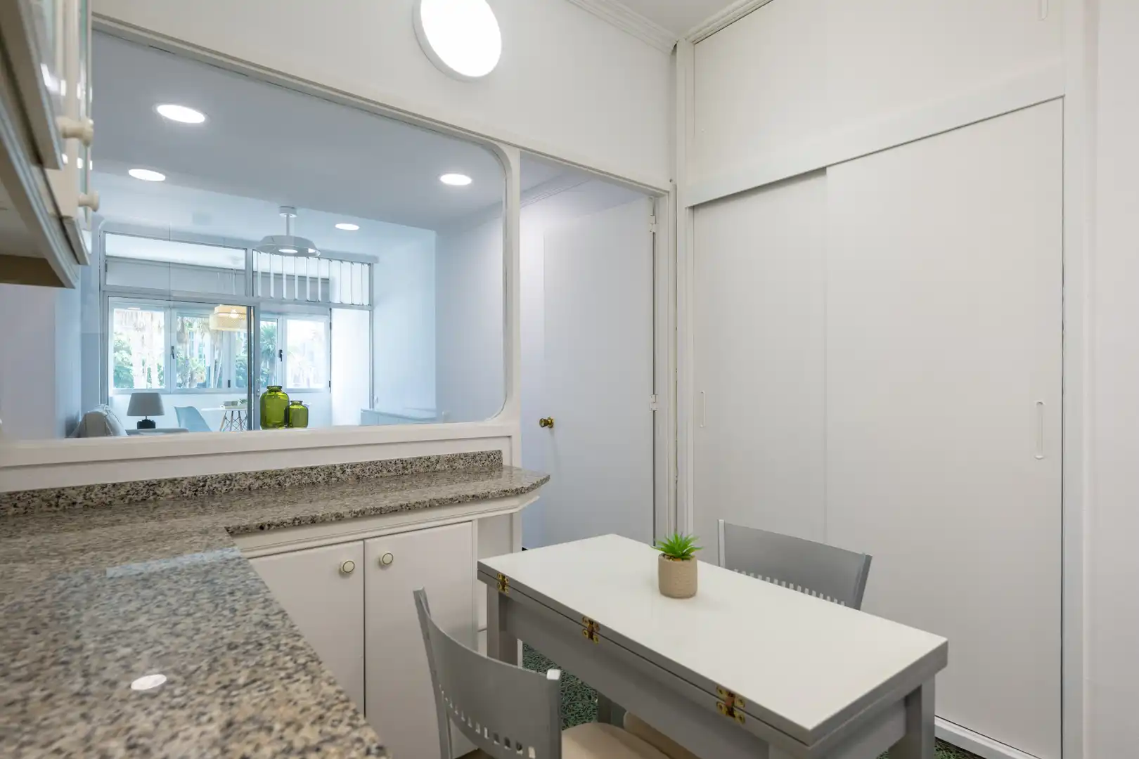 Kitchen of Study for rent in Las Palmas de Gran Canaria  with Oven, Washing machine and Balcony