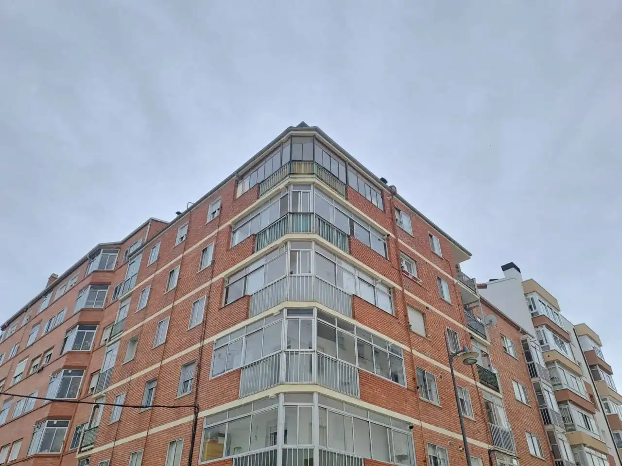 Vista exterior de Pis en venda en Burgos amb Calefacció, Parquet i Terrassa