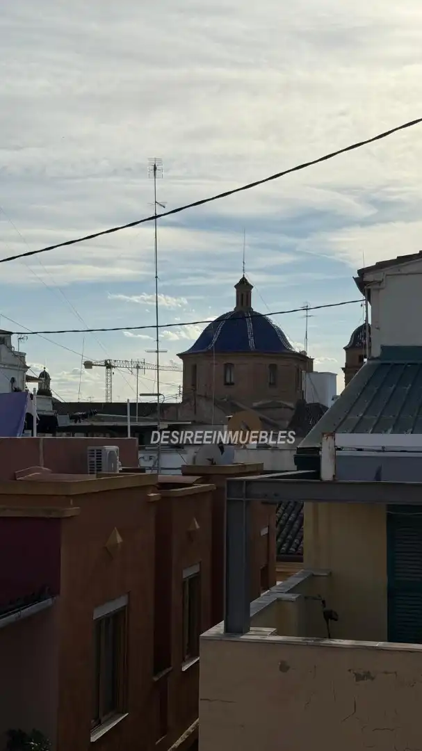 Vista exterior de Pis en venda en Valencia amb Balcó