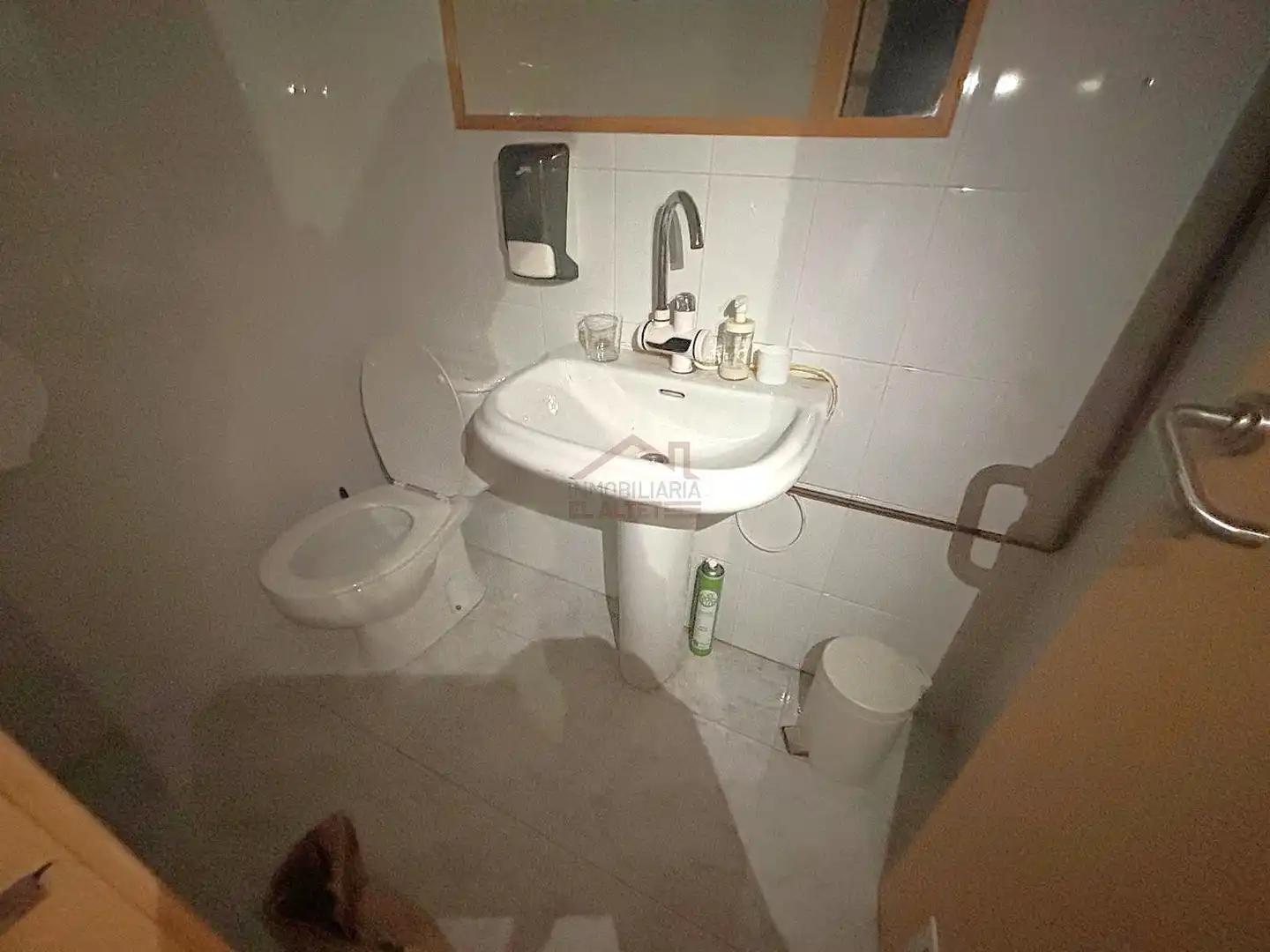 Baño de Local de alquiler en Elche / Elx con Aire acondicionado y Amueblado