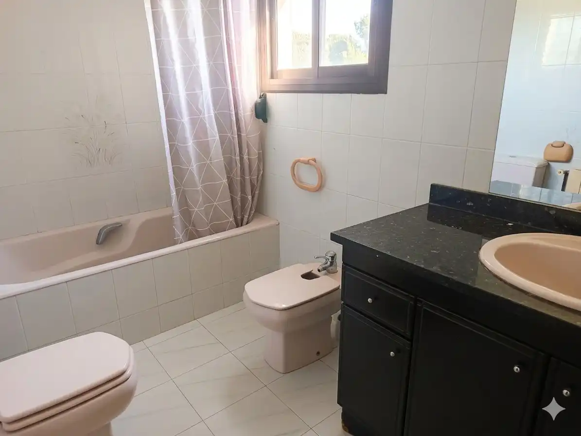 Baño de Casa o chalet en venta en Vilanova i la Geltrú con Calefacción, Terraza y Trastero