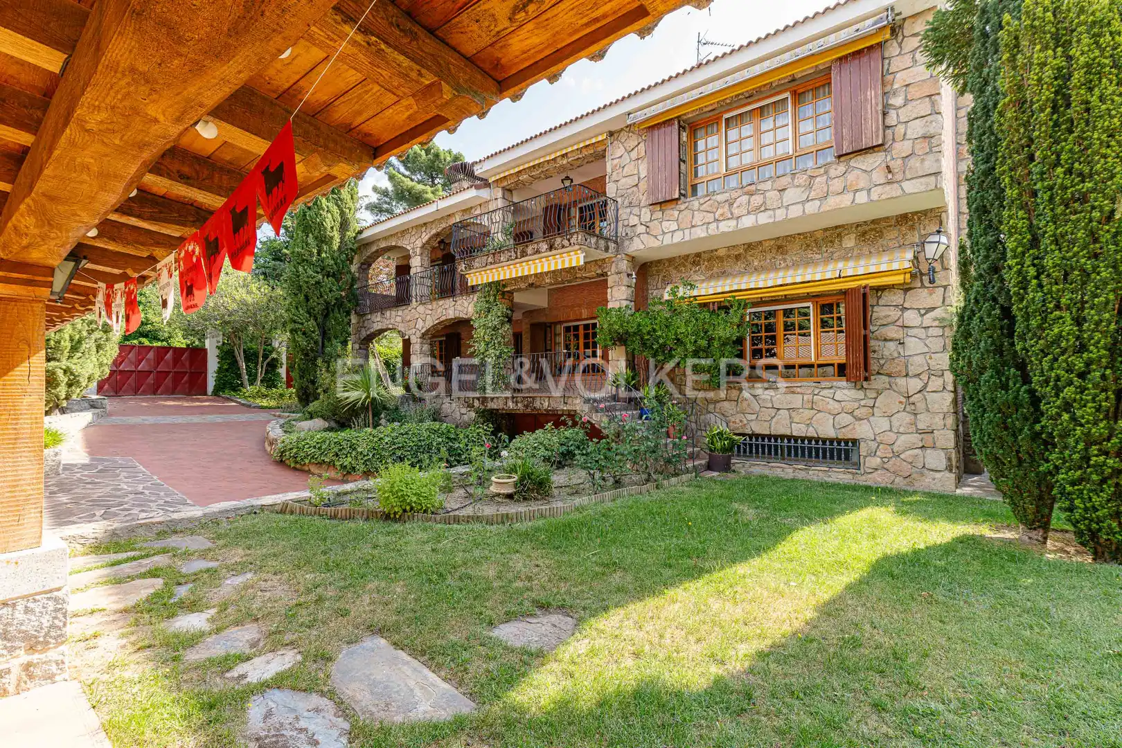 Exterior view of Houses for sale in Becerril de la Sierra  with Heating, Private garden and Swimming Pool