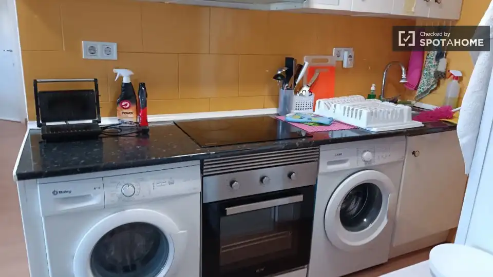 Kitchen of Flat for share in Madrid  with Air Conditioner, Terrace and Furnished