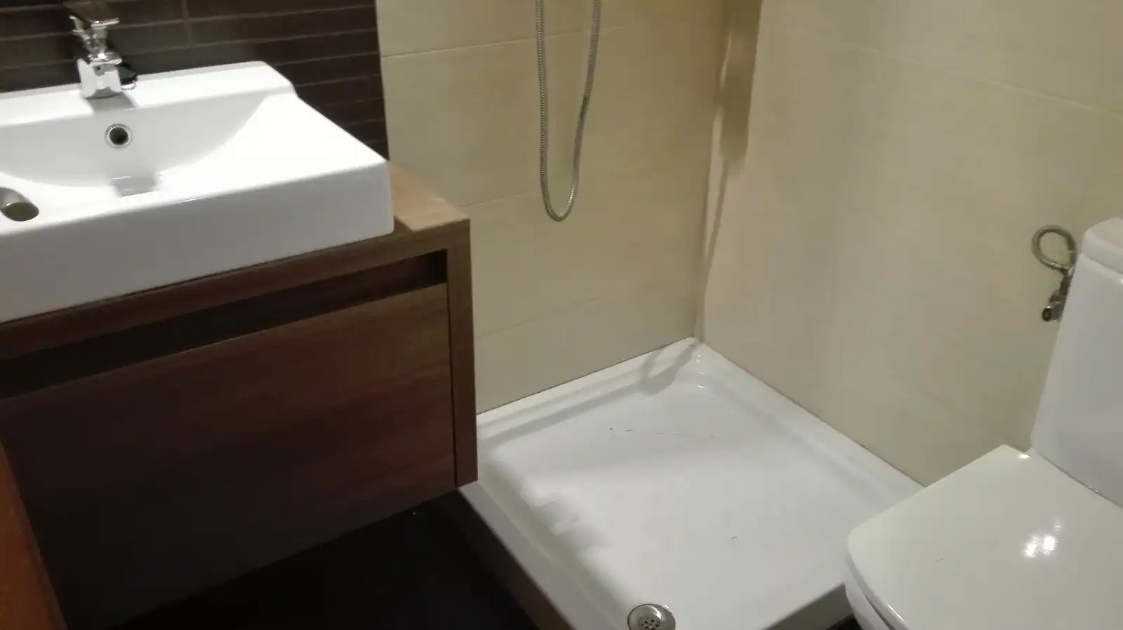 Badezimmer von Maisonette zum Verkauf in Terrassa mit Heizung, Parkett und Terrasse