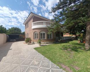 Vista exterior de Casa o xalet en venda en Mutxamel amb Calefacció, Jardí privat i Parquet
