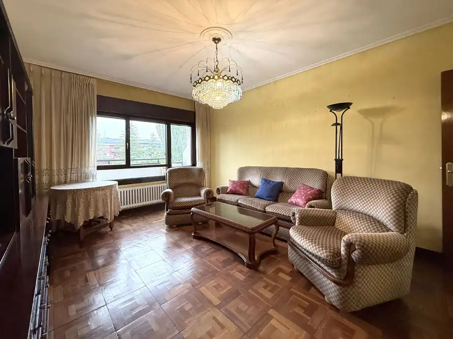 Sala d'estar de Pis en venda en Vitoria - Gasteiz amb Calefacció, Parquet i Traster