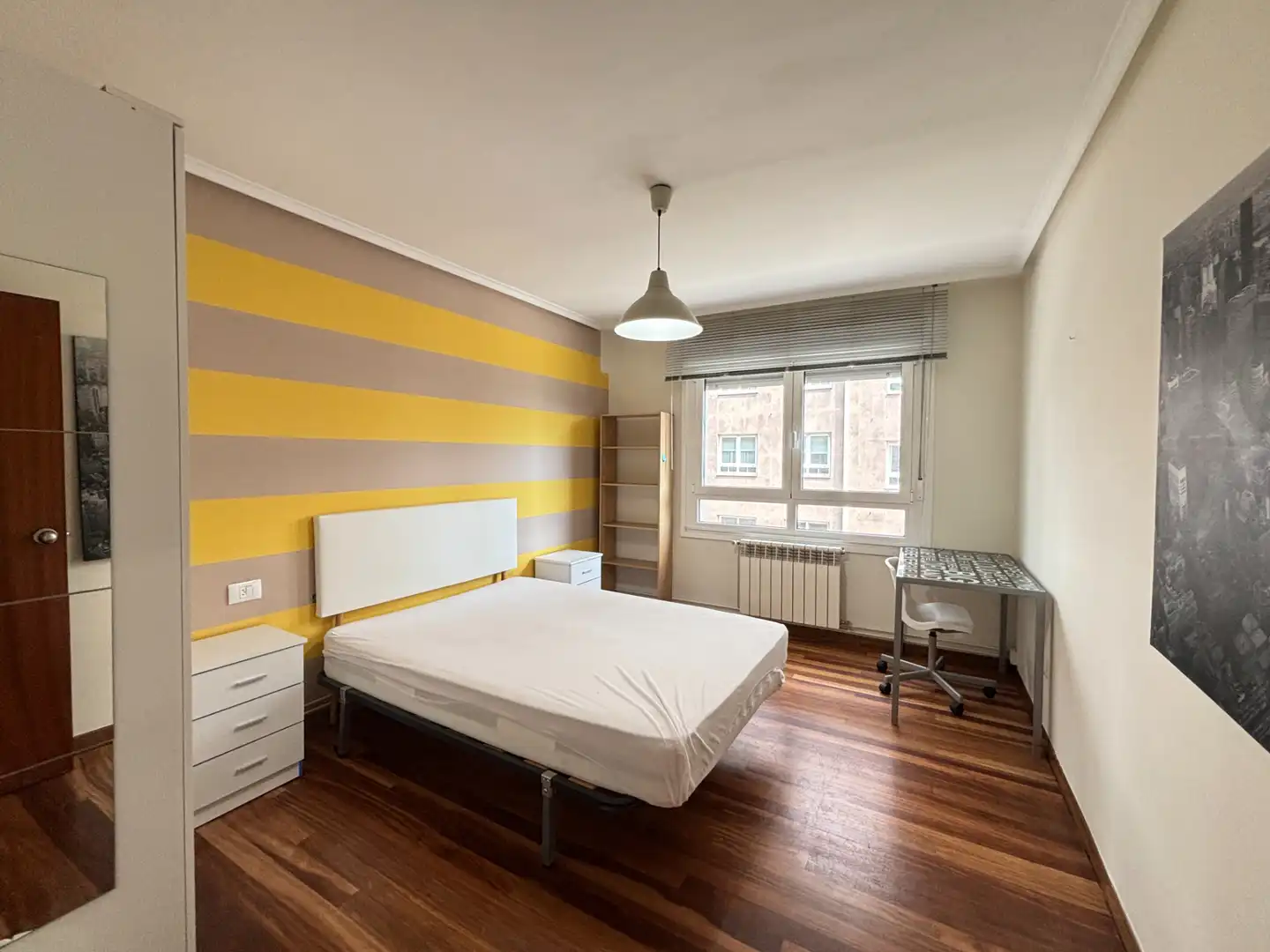 Schlafzimmer von Wohnung zur Miete in Santiago de Compostela  mit Heizung und Möbliert