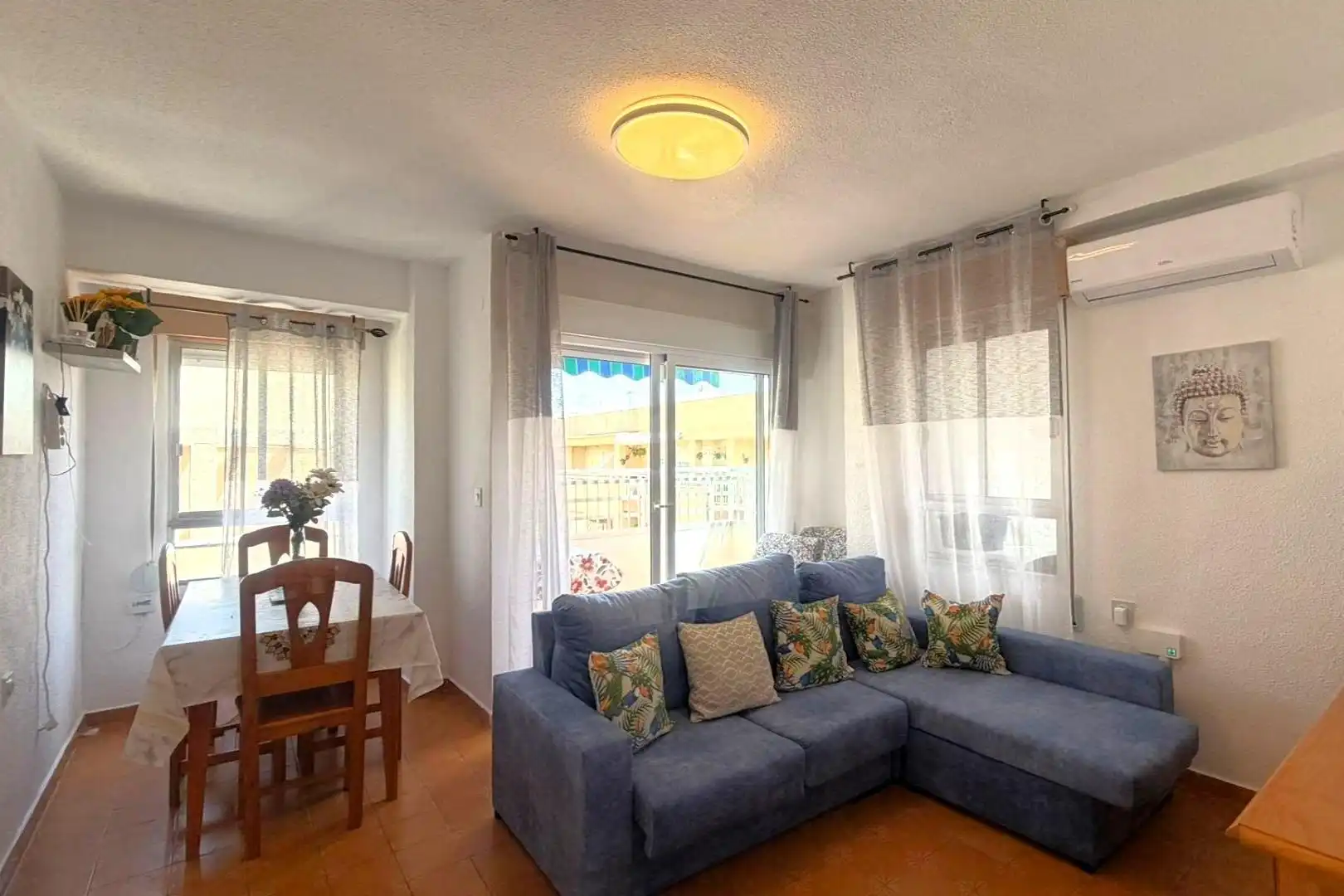 Sala de estar de Ático en venta en Torrevieja con Aire acondicionado, Calefacción y Amueblado