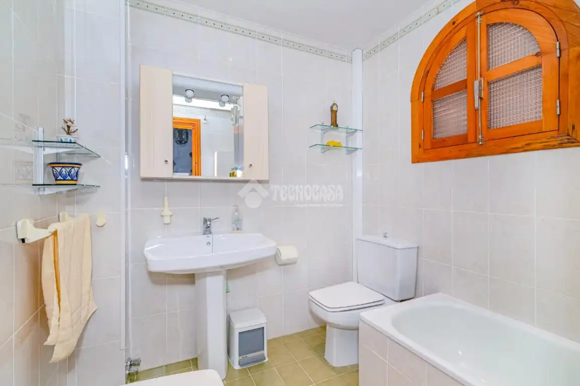 Bathroom of Houses for sale in Loja  with Air Conditioner, Terrace and Balcony