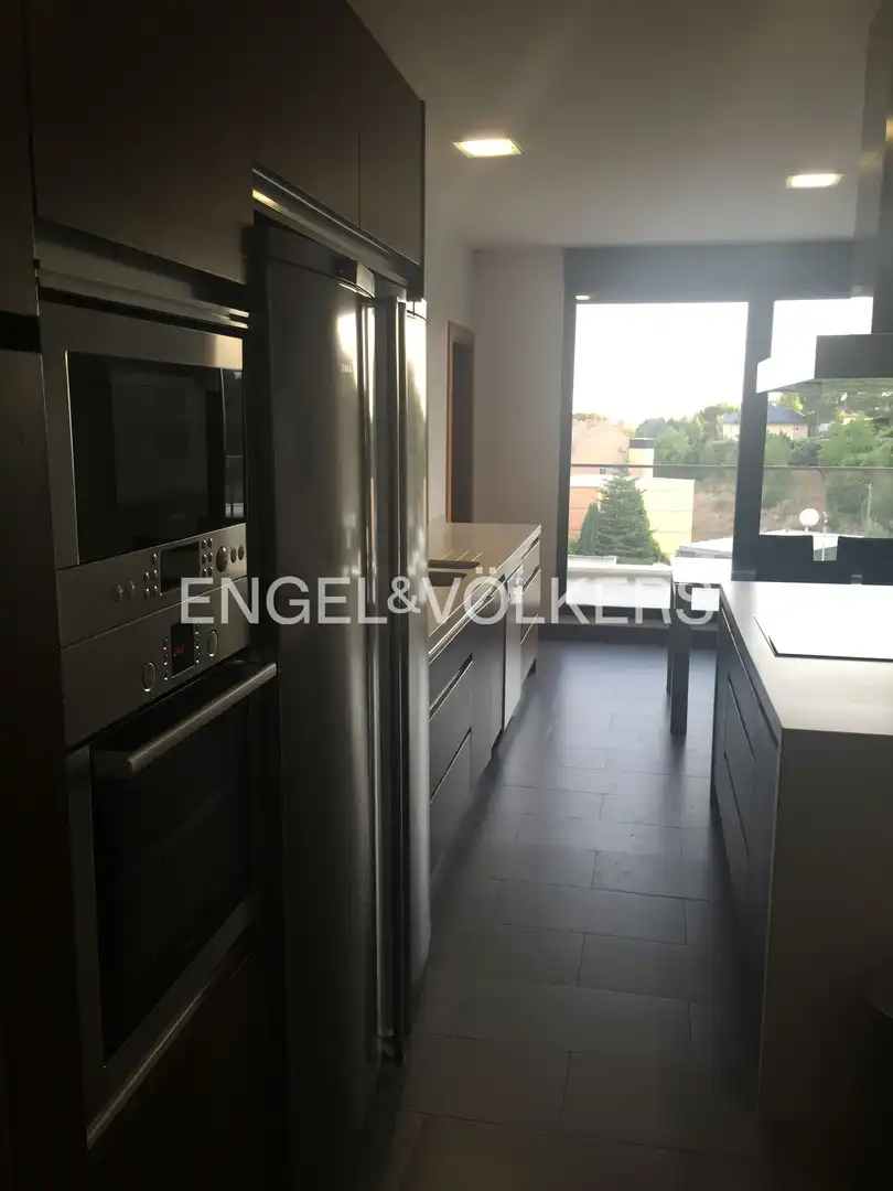 Cocina de Casa o chalet de alquiler en Torrelodones con Aire acondicionado, Calefacción y Jardín privado