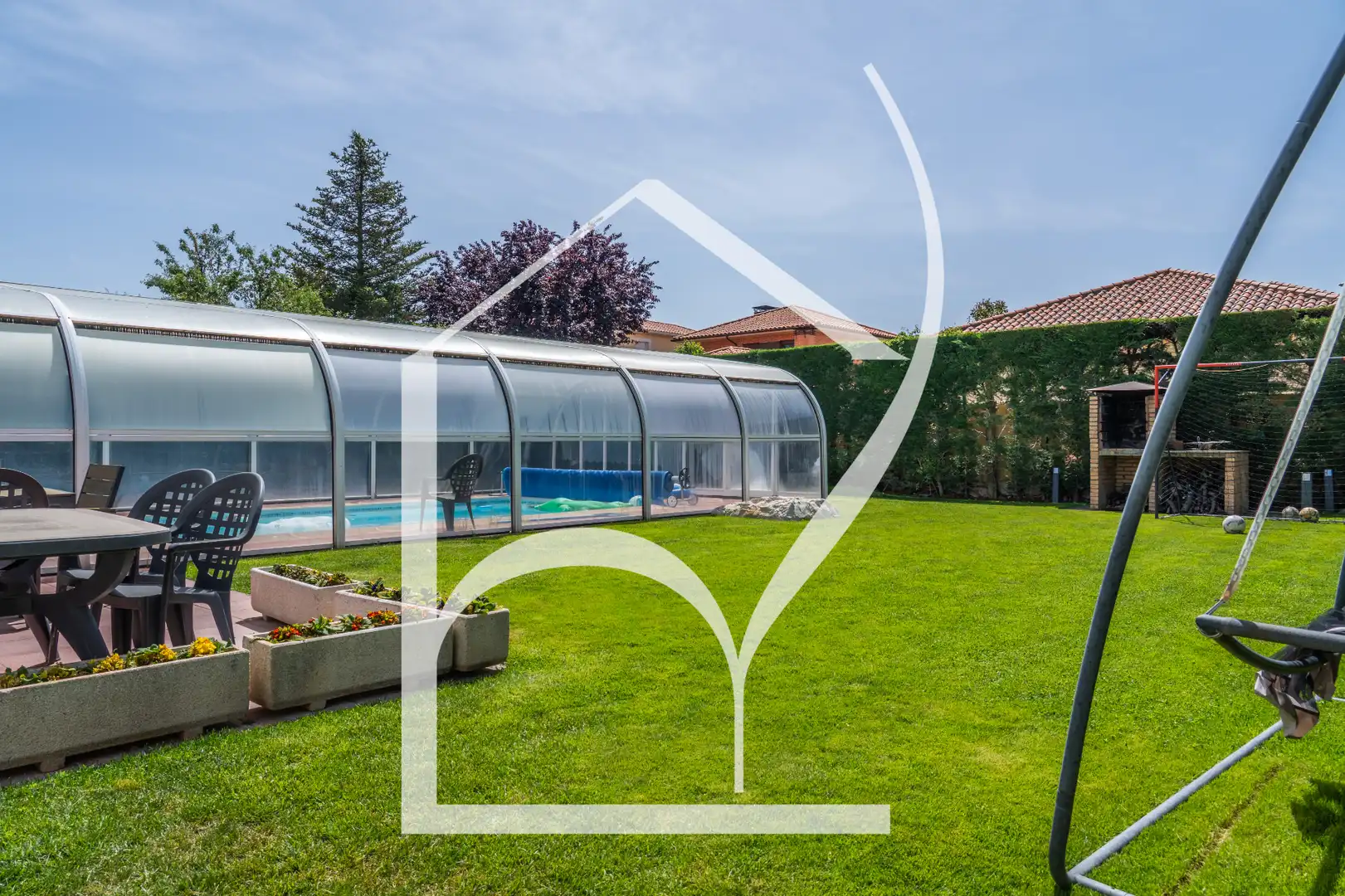 Piscina de Casa o chalet en venta en Villamayor con Aire acondicionado, Calefacción y Jardín privado