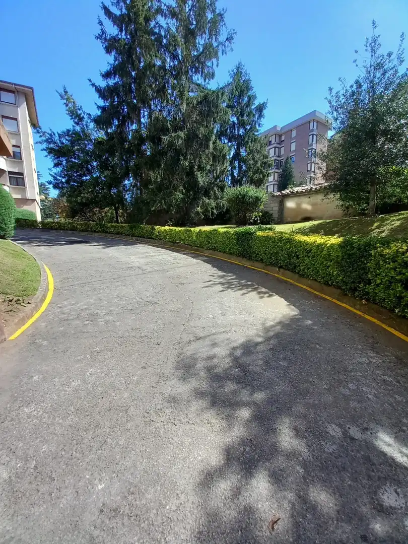 Parking de Piso en venta en Torrelavega  con Calefacción, Jardín privado y Trastero
