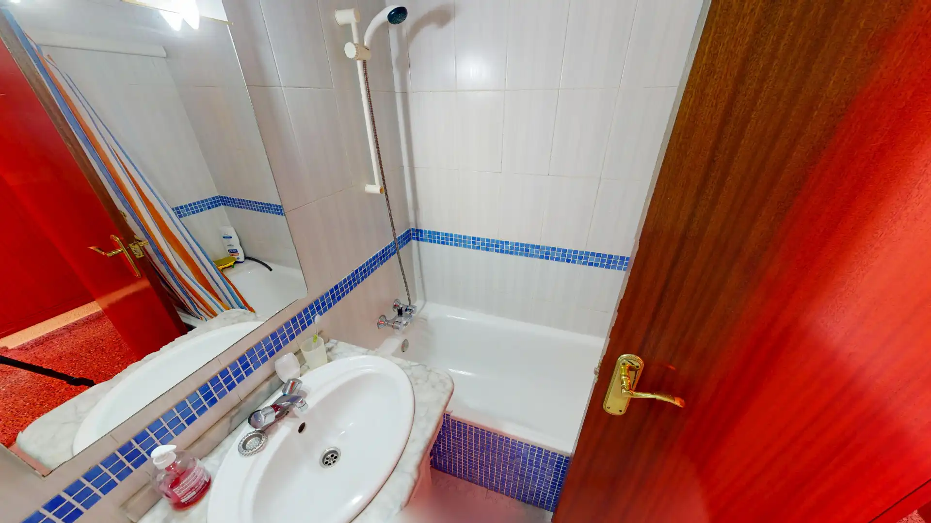 Badezimmer von Wohnung zum Verkauf in Alicante / Alacant mit Klimaanlage und Balkon