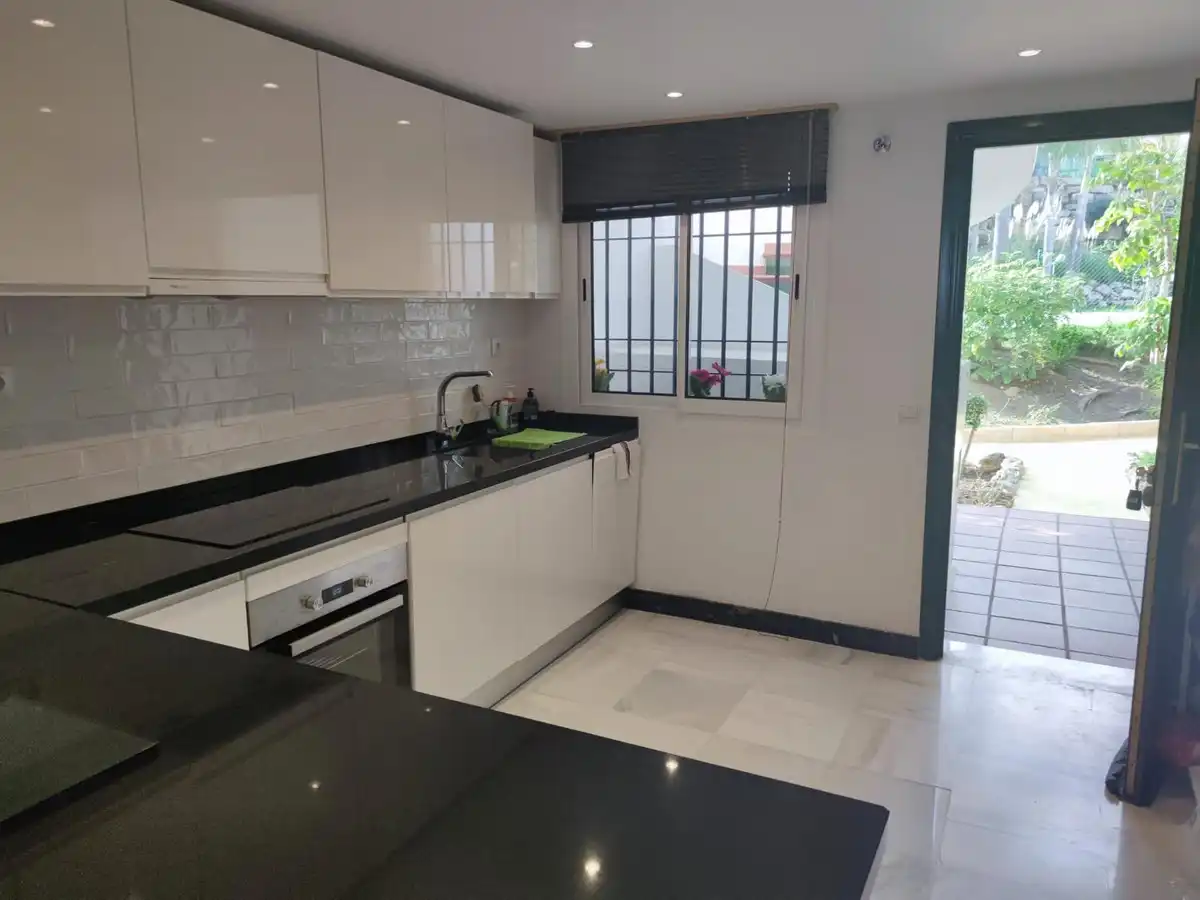 Apartament amb piscina en venda a Nueva Andalucía, imagen 7